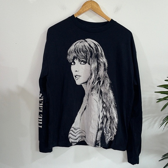 Taylor Swift The Eras Tour Navy Blue Long Sleeve T-Shirt Size Small - Picture 1 of 8
